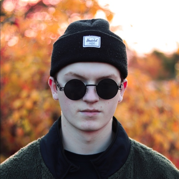 Meet your Posher, Ian - Picture 1 of 1